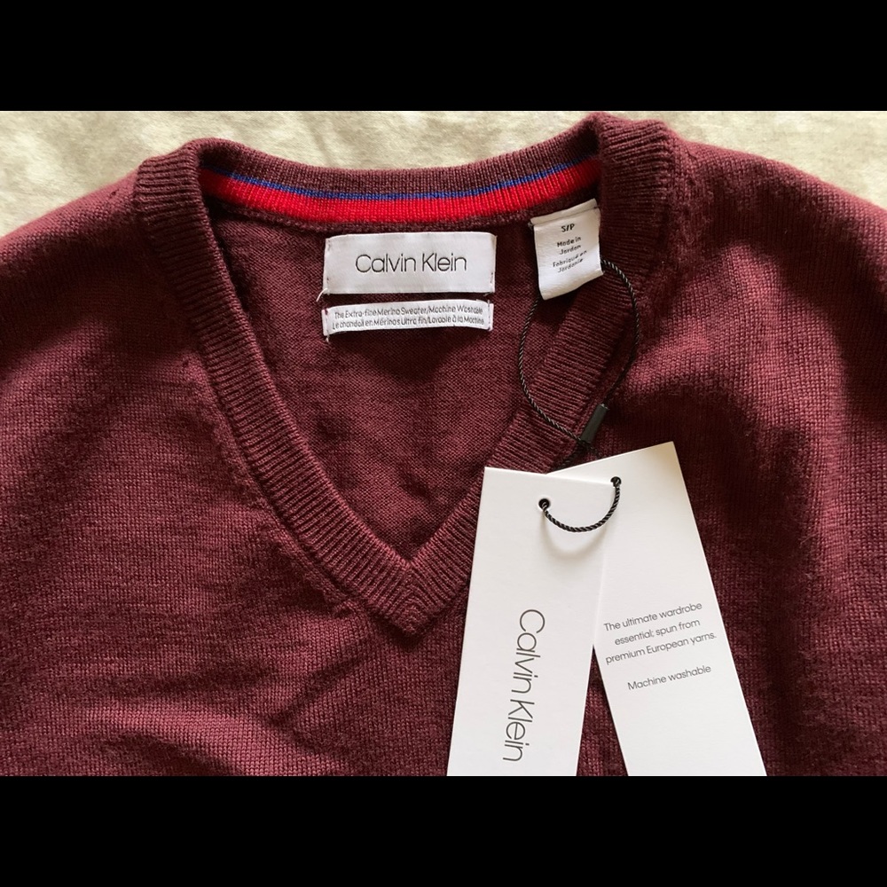 Brand new Calvin Klein v-neck wool sweater - Picture 2 of 11
